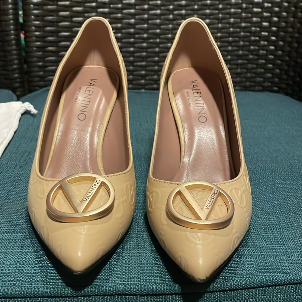 Valentino Heels Pumps Size 8 Runs Small - Picture 5 of 11
